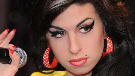 AMY WINEHOUSE ar putea susţine un TURNEU MONDIAL. Cum vori organizatorii să o ÎNVIE pe regretata artistă