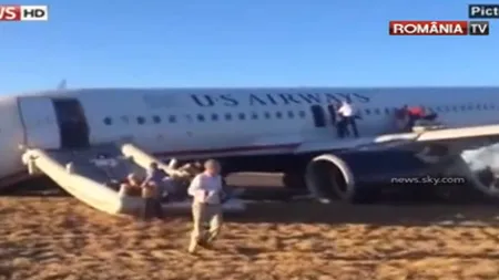 PANICĂ în avion, după o decolare RATATĂ. Pasagerii speriaţi, evacuaţi pe tobogane VIDEO