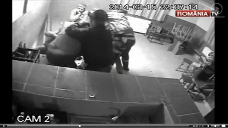 Bătaie generală într-un bar din Suceava cu pumni şi picioare: Oamenii s-au supărat că se închide localul VIDEO
