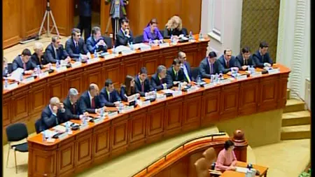 SCANDAL în Parlament înaintea VOTULUI pentru noul Guvern. Antonescu A DEMISIONAT de la şefia Senatului