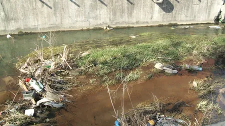 Doi motociclişti, găsiţi MORŢI într-un canal. Unul era pompier la ISU Bârlad