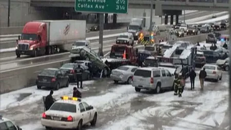 Carambol în SUA: Accident cu 104 maşini, un mort şi 30 de răniţi VIDEO