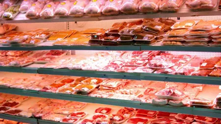 Pericol în hipermarketuri. DIICOT a descoperit o reţea ce vindea carne STRICATĂ
