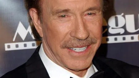 Chuck Norris împlineşte 74 de ani. Vezi cele mai tari GLUME cu el