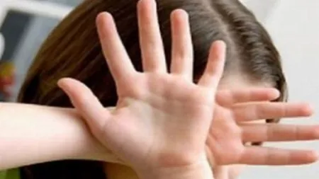 Fraţii fetiţei care cântărea 5 kilograme la 4 ani au fost luaţi din familie de către autorităţi