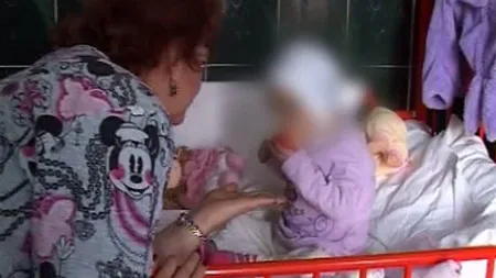 Fetiţa subnutrită din Vaslui ia în greutate: Îşi răsplăteşte medicii cu zâmbete şi pupici VIDEO