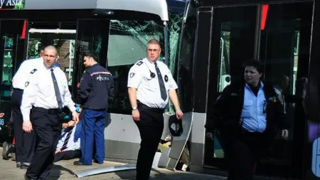 COLIZIUNE între trei tramvaie. Cel puţin 33 de persoane au fost rănite VIDEO