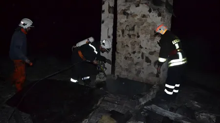 PANICĂ şi zeci de oameni evacuaţi. O mână criminală a dat FOC unui BLOC, în Suceava VIDEO