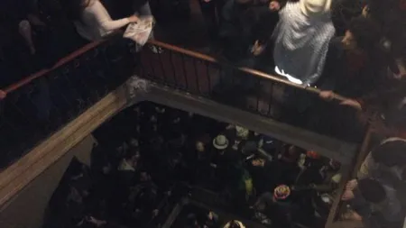 Ghici CÂŢI vin la CINĂ: Ce au păţit nişte studenţi care au invitat oaspeţi la o petrecere VIDEO