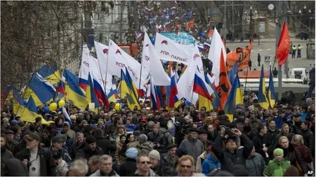 UCRAINA: Mii de ruşi au protestat la Moscova faţă de INTERVENŢIA RUSIEI în CRIMEEA