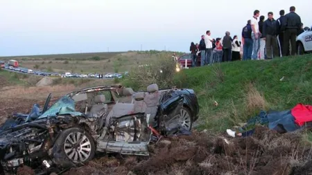 Un clan de romi a ridicat un mausoleu în curtea casei lor la şapte ani de la un accident fatal