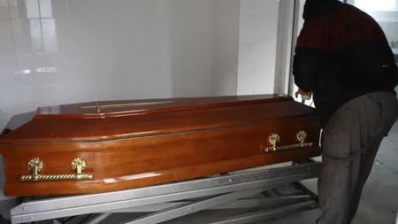 Scandal în Suceava: Două familii se ceartă pe un MORT