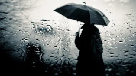 PROGNOZA METEO pe trei zile: Vremea se menţine închisă cu ploi şi vânt