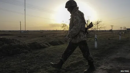 Aproape 2.000 de militari ucraineni, BLOCAŢI în Crimeea