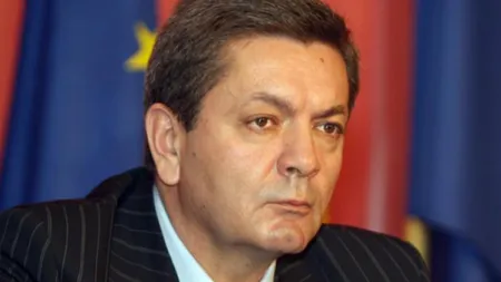Antonescu: Băsescu mai este preşedinte din cauza lui Ioan Rus. Rus: Antonescu e dus cu albinele în Retezat
