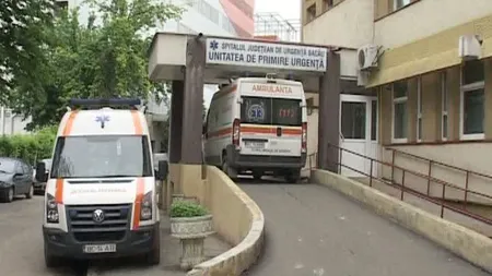 Un copil de 4 ani a scăpat ca prin MINUNE, după ce a căzut de la etajul trei al unui bloc