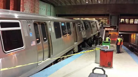 Imagini cutremurătoare cu trenul deraiat din Chicago. 32 de pasageri au fost răniţi VIDEO
