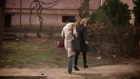România, măturată de vânt puternic: O femeie a murit şi doi copii au fost răniţi VIDEO