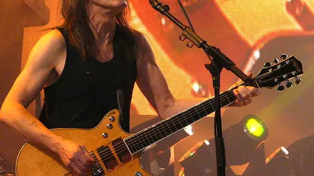 Celebrul chitarist Malcolm Young se retrage din trupa AC/DC: Formaţia va continua să cânte VIDEO