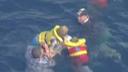Operaţiune dramatică de salvare: Un marinar care participa la o cursă în jurul lumii a căzut peste bord VIDEO