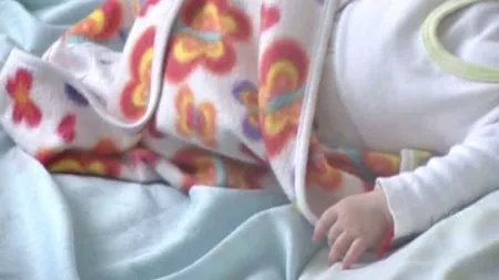 Copil de patru luni, în spital după ce a fost bătut de tatăl său