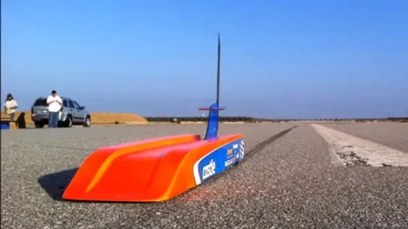 Cea mai rapidă maşină de jucărie cu telecomandă din lume
