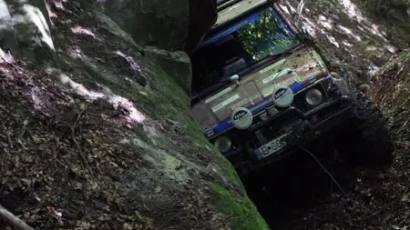 Accident în Apuseni. Un lituanian s-a răsturnat cu o maşină off-road