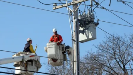 Percheziţii la hoţii de curent electric din Sinteşti