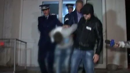 Spărgători de locuinţe, prinşi de un poliţist aflat în timpul liber