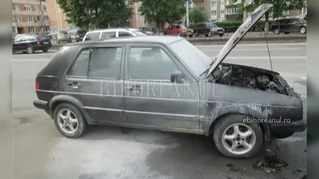 PANICĂ în trafic: Un autoturism a luat foc în mers, la Oradea VIDEO