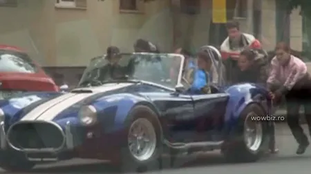 Imagini incredibile în Capitală: Ce a păţit un străin după ce i s-a stricat maşina în mijlocul drumului VIDEO