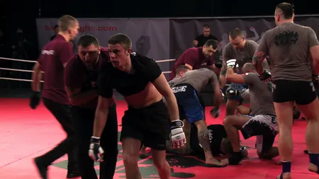 Team Fighting, cel mai VIOLENT sport din lume. Imagini extraordinare VIDEO