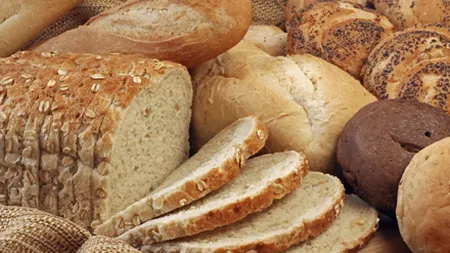 Câte calorii are o felie de pâine în funcţie de sortiment
