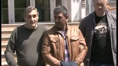 Hunedoara: Poliţist bătut de bărbatul pe care îl amendase VIDEO