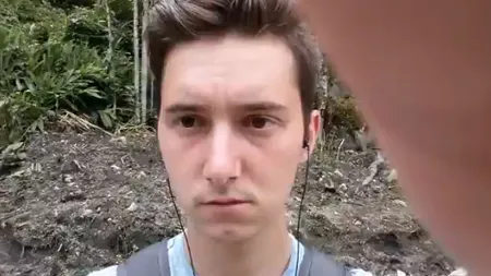 Selfie ŞOCANT. A vrut să se fotografieze lângă şina de tren şi uite ce a păţit VIDEO