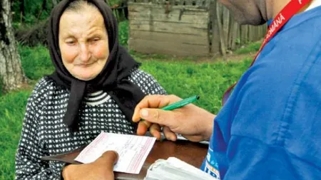 Un pensionar UMILIT de stat ameninţă că ÎŞI DĂ FOC