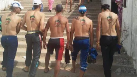 În Maroc, tinerii cu frizuri ciudate sunt tunşi în dubele poliţiei