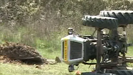 ÎNDUIOŞĂTOR: Un bărbat şi-a dat viaţa pentru a-şi salva copilul dintr-un accident de TRACTOR