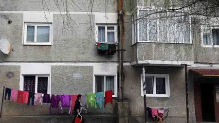 Are două MASTERATE, dar lucrează ca femeie de serviciu în Marea Britanie. 
