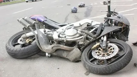 Accident grav pe DN 1A. Un autoturism şi o motocicletă s-au ciocnit