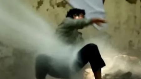 Campanie inedită în India: Tunul de apă contra persoanelor care urinează pe stradă VIDEO
