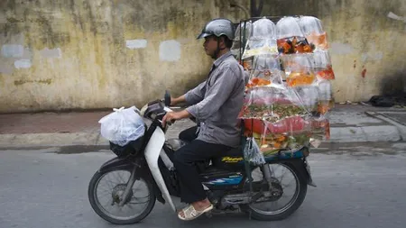 Câte lucruri încap pe o MOTOCICLETĂ. Imagini care te vor face să crezi că există CAMIOANE pe două ROŢI FOTO