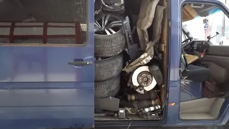 Românii din Italia care au furat BMW-ul cu duba au fost arestaţi FOTO