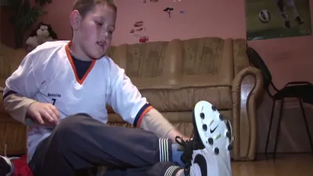 Viaţa BATE FILMUL. Află povestea CUTREMURĂTOARE a copilului care îmbătrâneşte subit VIDEO