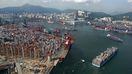 Marinari DISPĂRUŢI în urma unei COLIZIUNI între un cargo şi un port-container