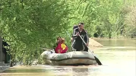 PLOI TORENŢIALE până luni dimineaţă. COD GALBEN. HARTA JUDEŢELOR VIZATE