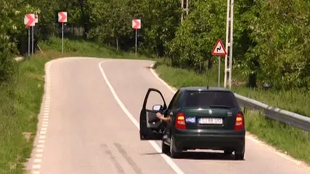 Fenomen BIZAR în Gorj. Maşinile urcă dealul cu motorul oprit VIDEO