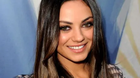 Ea este Mila Kunis a României! Vezi ce cântăreaţă este asemănată cu frumoasa actriţă de la Hollywood FOTO