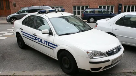 Maşina Poliţiei, folosită într-un scop INEDIT de un grup de tineri VIDEO