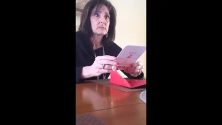 Reacţia SURPRINZĂTOARE a unei FEMEI după ce a descoperit că FIICA sa este GRAVIDĂ VIDEO